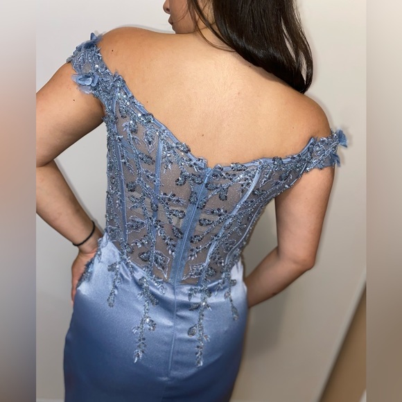 Beautiful prom dress - Picture 3 of 6